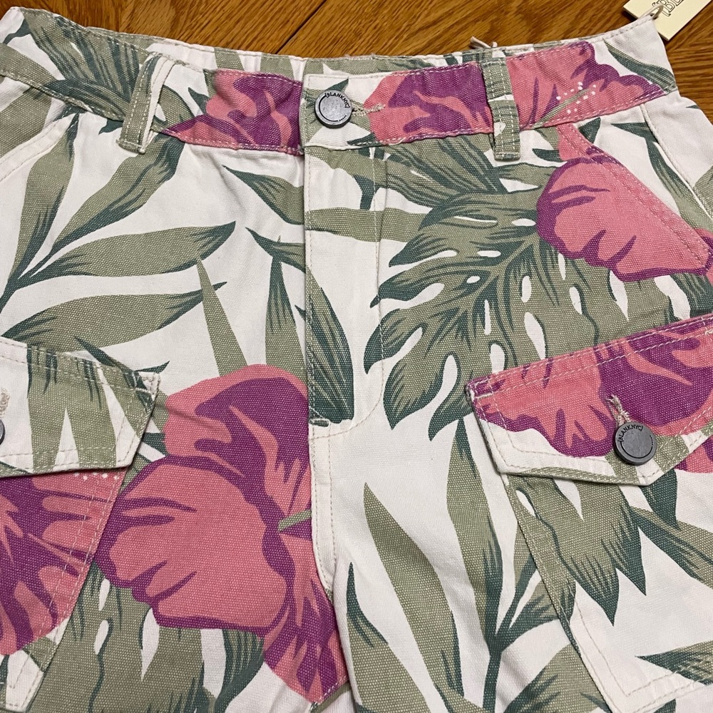 REDUCED‼️NWT tropical shorts high rise - Picture 4 of 6